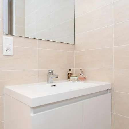 Appartamento Le Fabre 1 - Agréable Studio - Proche Hypercentre Hôpital - Wifi - Parking *